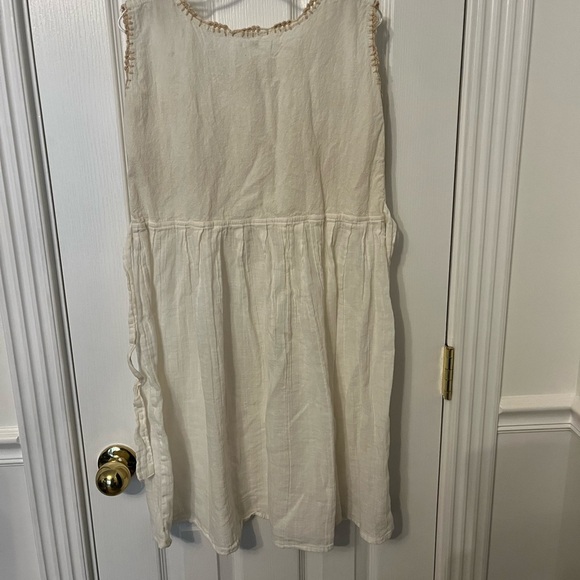 Pristine condition Mexican dress. - Picture 4 of 5